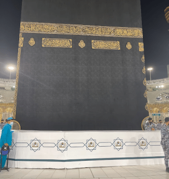 face the holy kaaba when drinking zamzam water