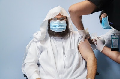 Shaylkh Abdur Rahman Al-Sudais receives covid-19 vaccine
