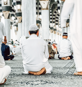 Muslim praying to Allah (saw)