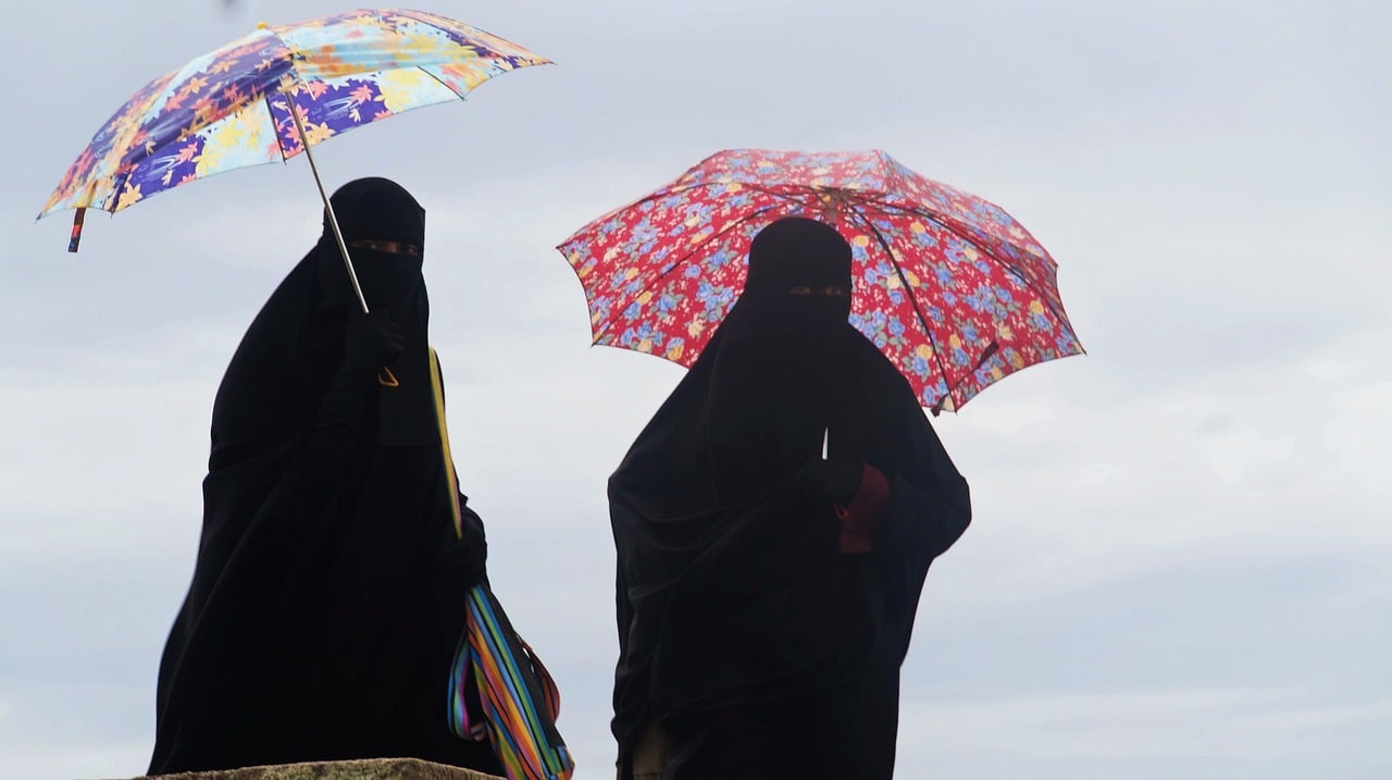 muslim women wearing niqab during hajj