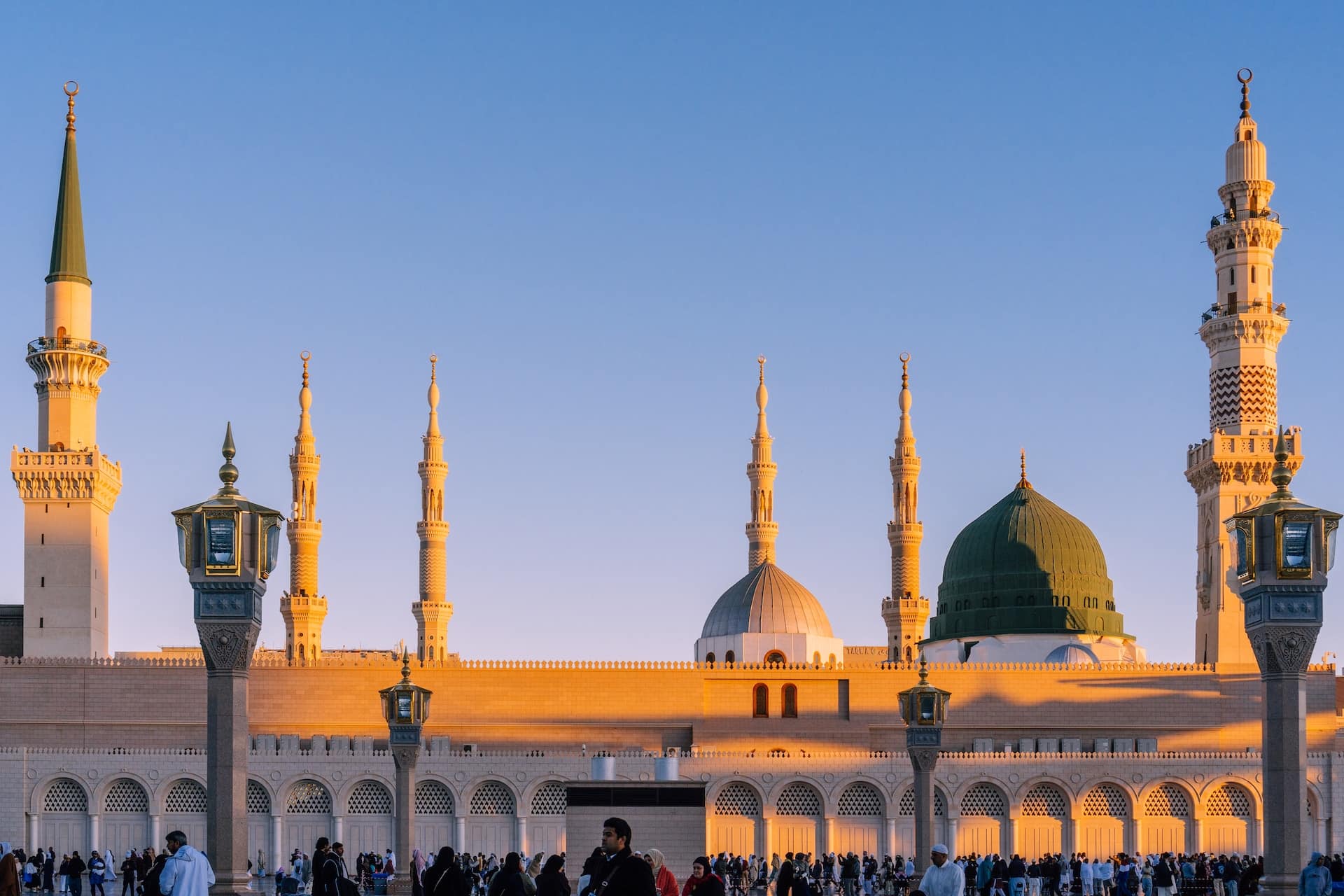 masjid nabawi in medinah saudi arabia