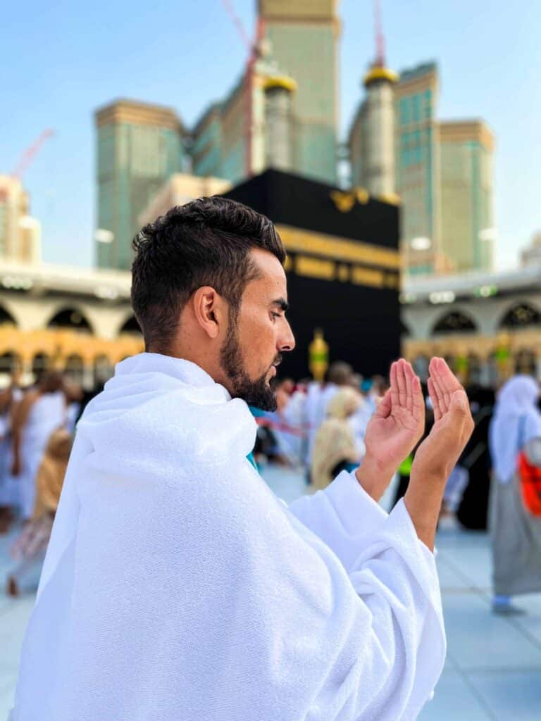 muslim man performing umrah badal for a deceased muslim