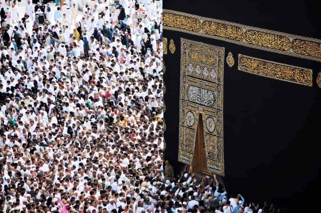 muslim pilgrims performing hajj qiran